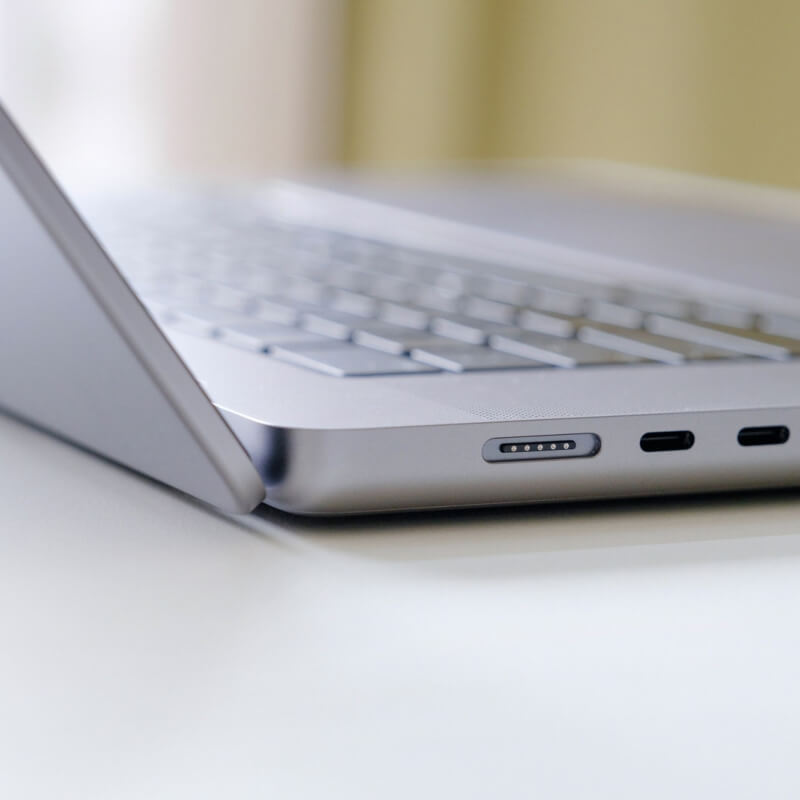 Ultrabook robuste 15,6" - 4K UHD (3840 x 2160) - Intel Core i7 de 11e génération (i7-1195G7) à 2,90 GHz - 32 Go de RAM - SSD de 1 To - Gris carbone – Image 2